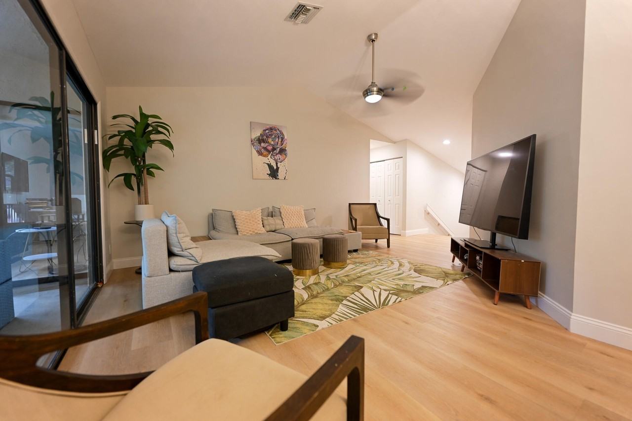 5740 Coach House Cir Apt F - Photo 5 of 13