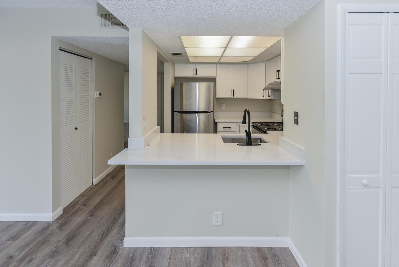 1531 Se Royal Green Cir Unit 202 - Photo 2 of 44