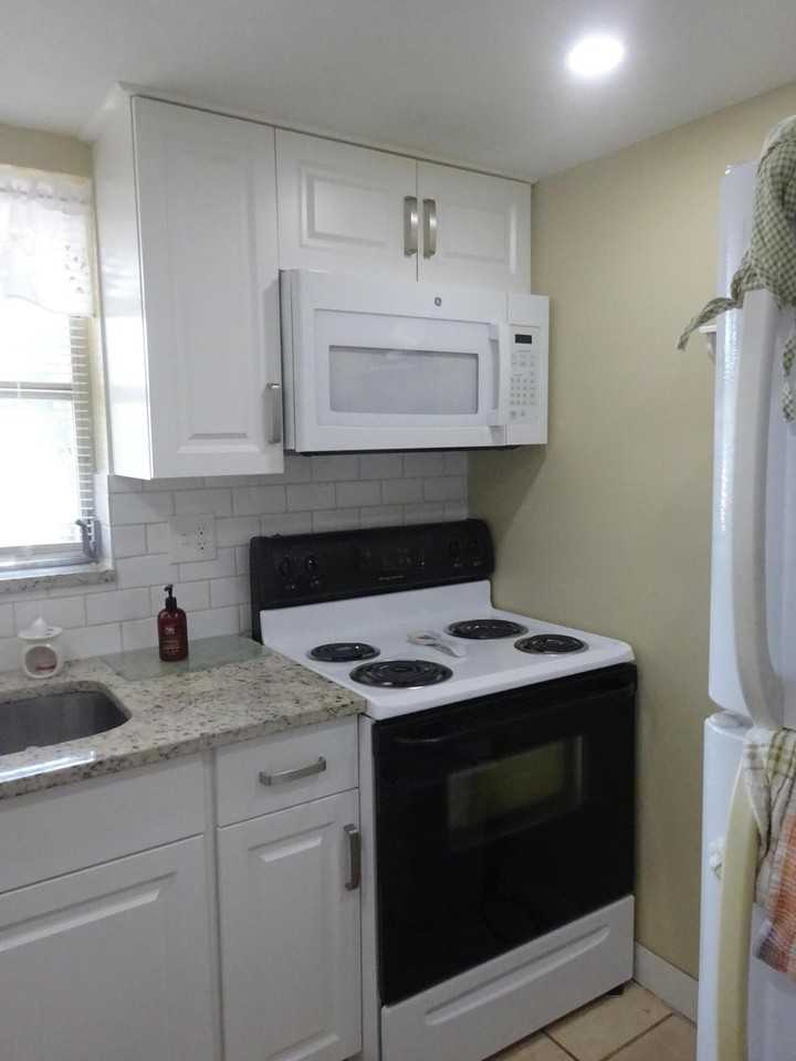 2723 Emory Dr E Apt E - Photo 3 of 19