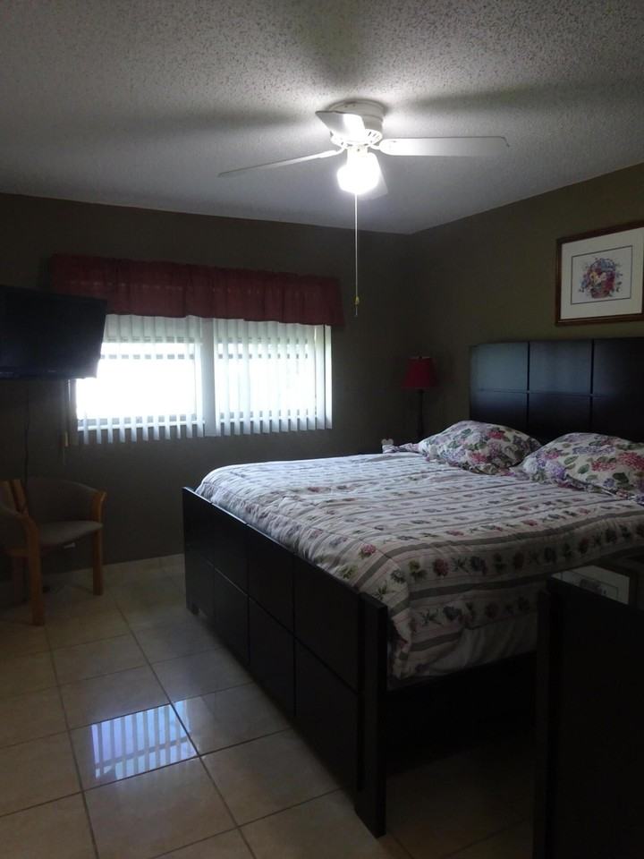 2723 Emory Dr E Apt E - Photo 4 of 19