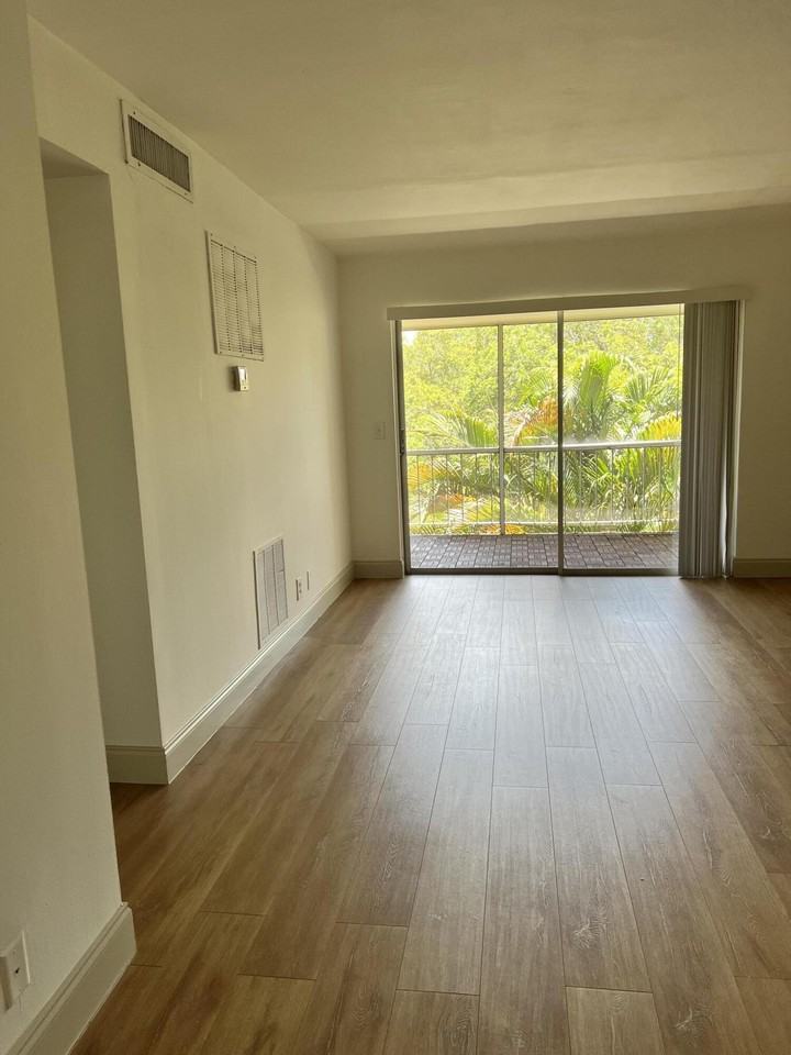 644 Nw 13th St Unit 310 - Photo 6 of 26