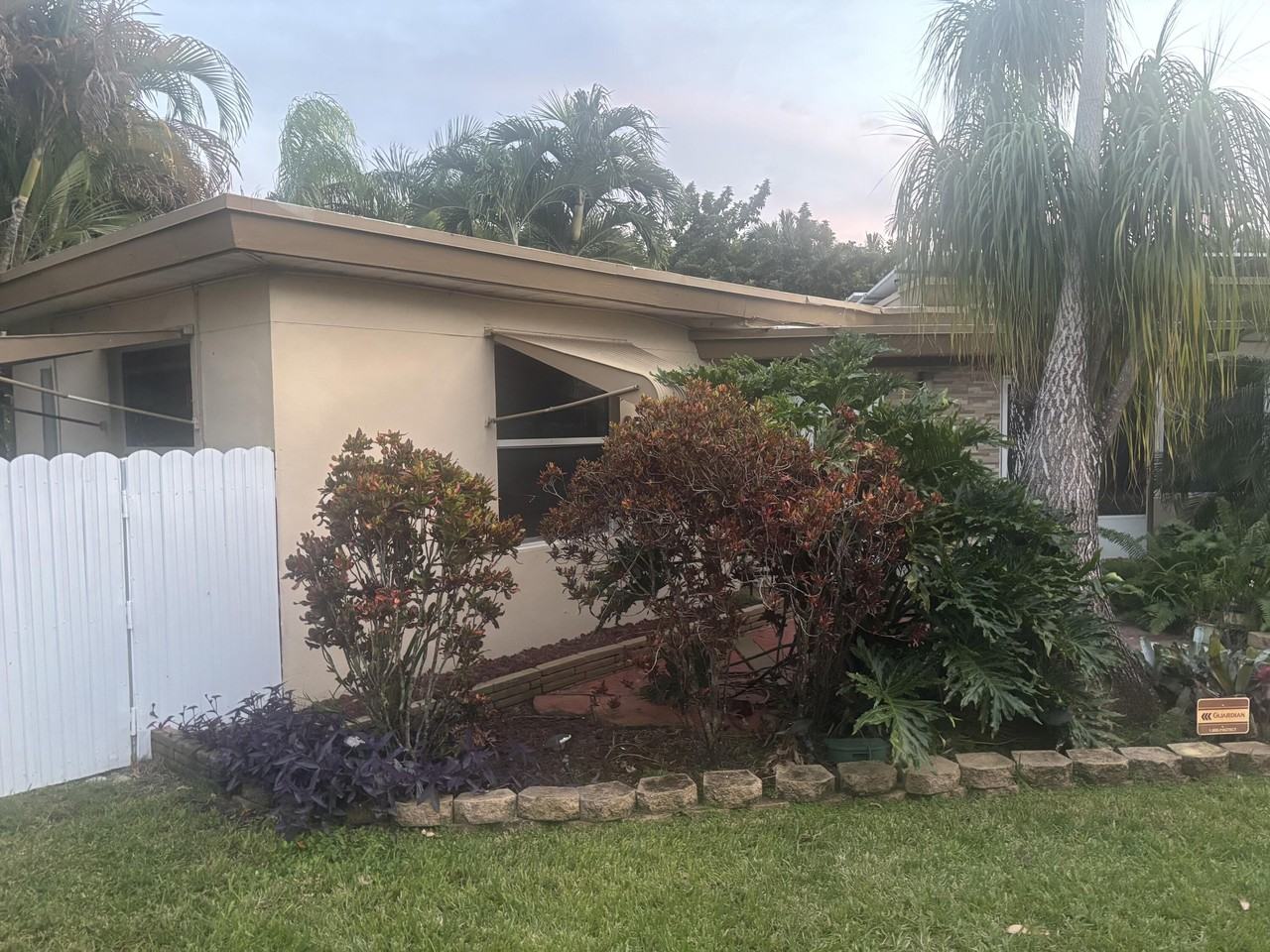 2424 Grant St - Photo 2 of 7