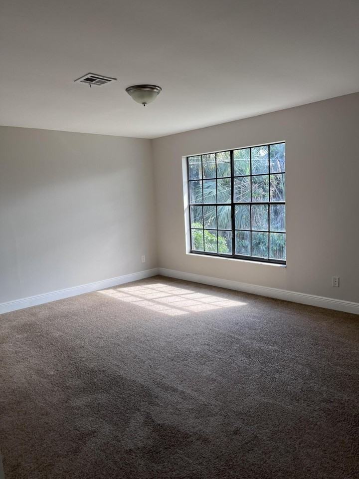 8760 Lyndall Ln - Photo 3 of 29