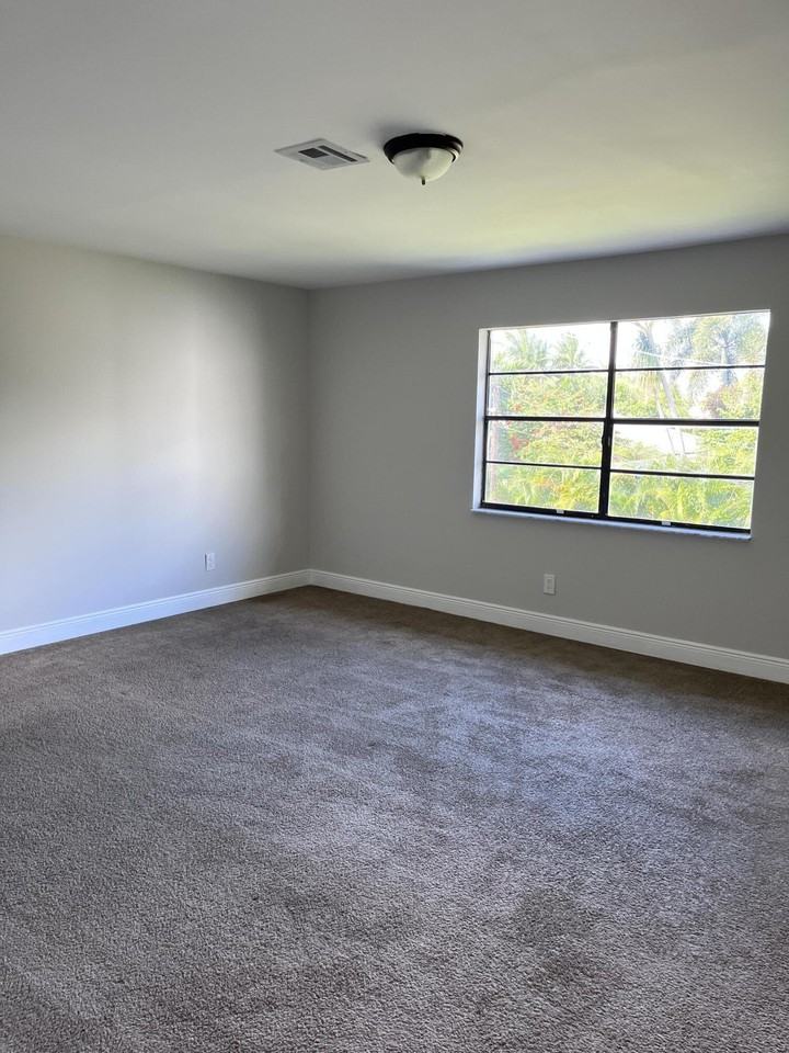 8760 Lyndall Ln - Photo 5 of 29