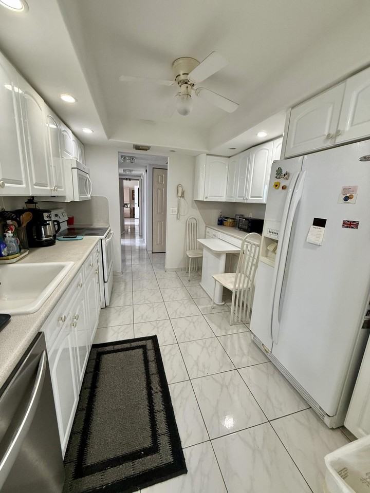 2017 S Ocean Dr Apt 1109 - Photo 5 of 9