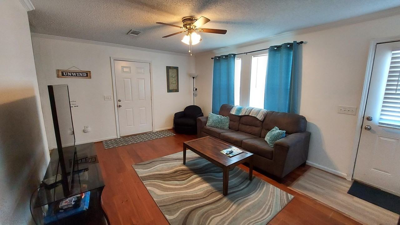1401 W 9th St - Photo 4 of 17