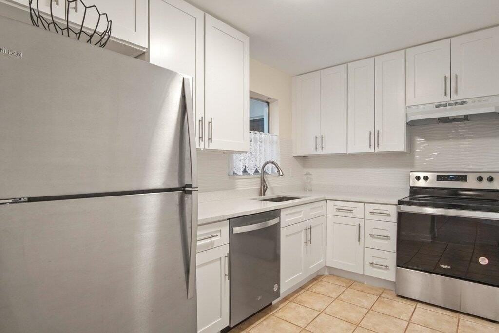 223 Lake Frances Dr - Photo 5 of 48