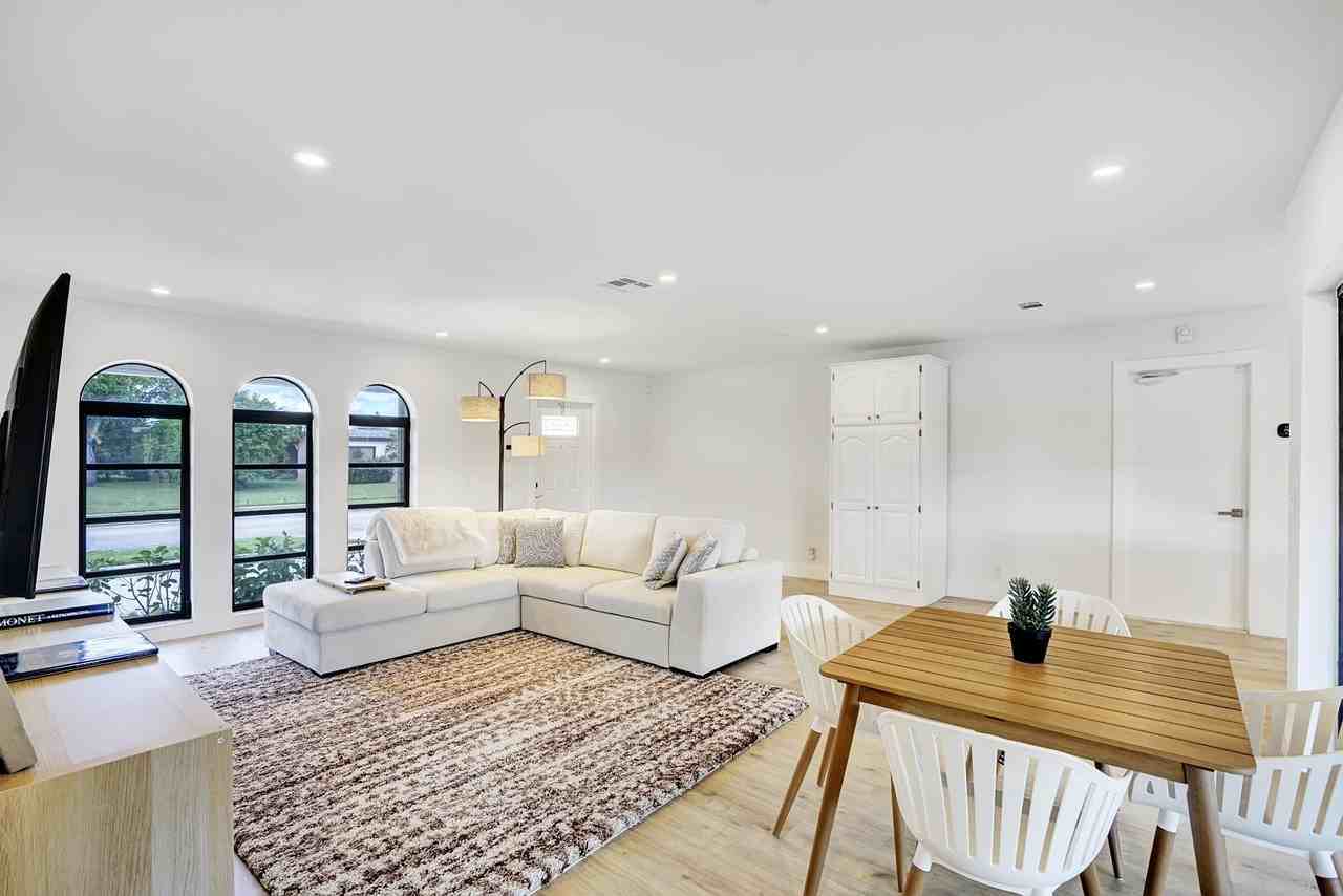 14608 Country Side Ln - Photo 3 of 35