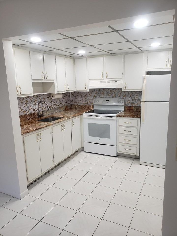 688 Burgundy O - Photo 6 of 21