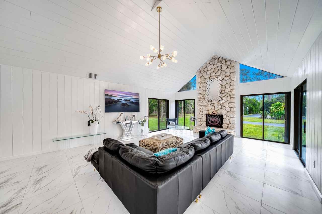 583 Rambling Drive Cir - Photo 2 of 40