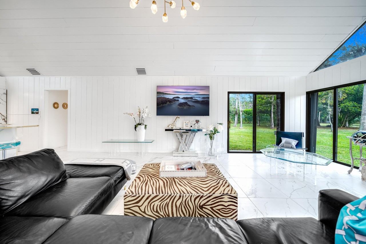 583 Rambling Drive Cir - Photo 3 of 40