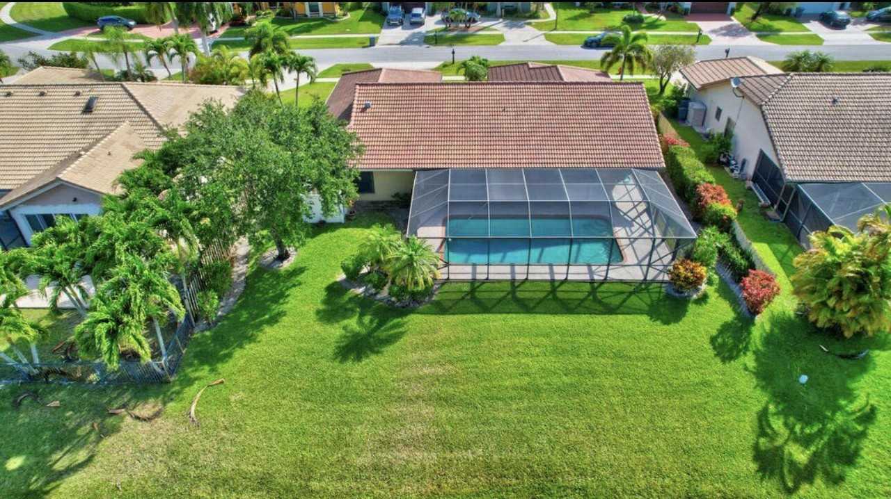 11600 Island Lakes Ln - Photo 4 of 28