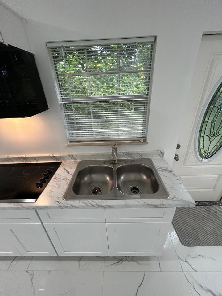 935 34th Ave - Photo 4 of 28
