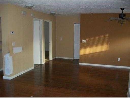 1050 Sw Fenway Rd - Photo 2 of 11
