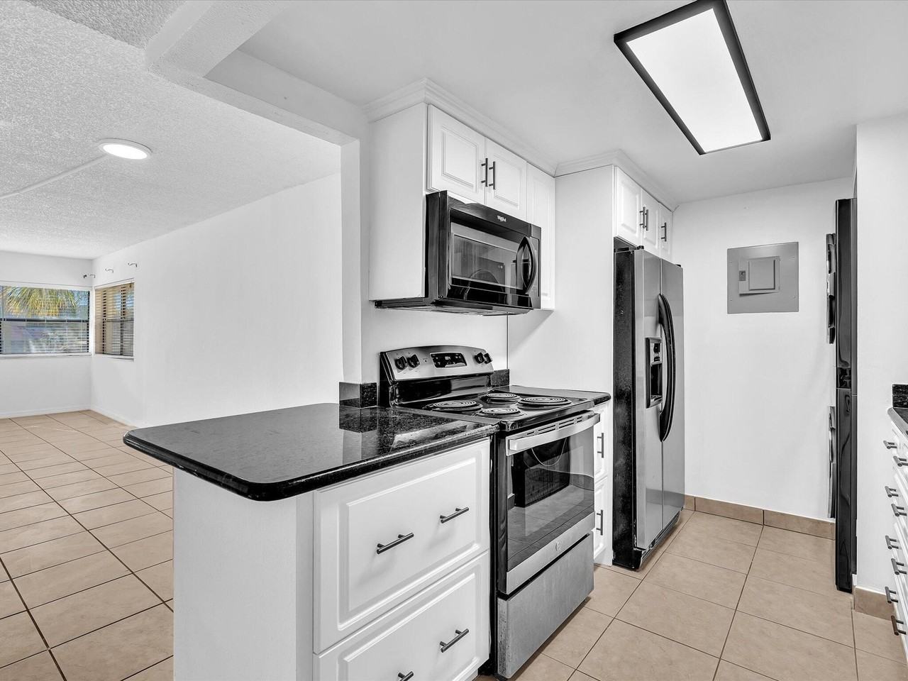 220 Lakeview Dr Apt 210 - Photo 4 of 48