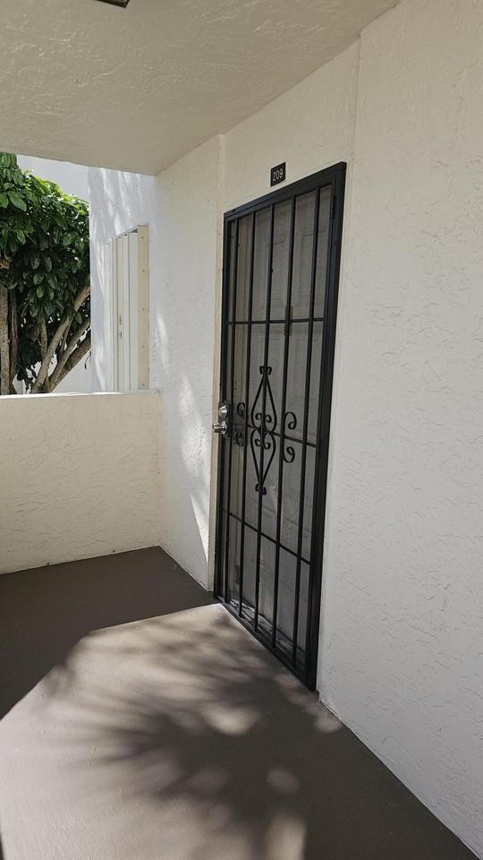 3138 Via Poinciana Apt 209 - Photo 2 of 27