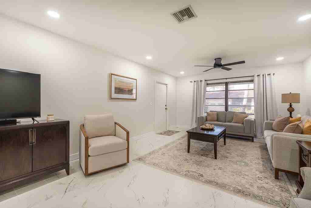 4760 Greentree Way Apt A - Photo 7 of 29