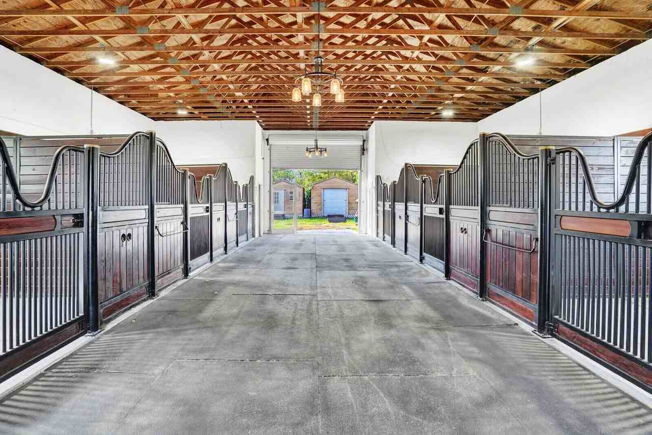 11231 Ira Ln - Photo 4 of 29