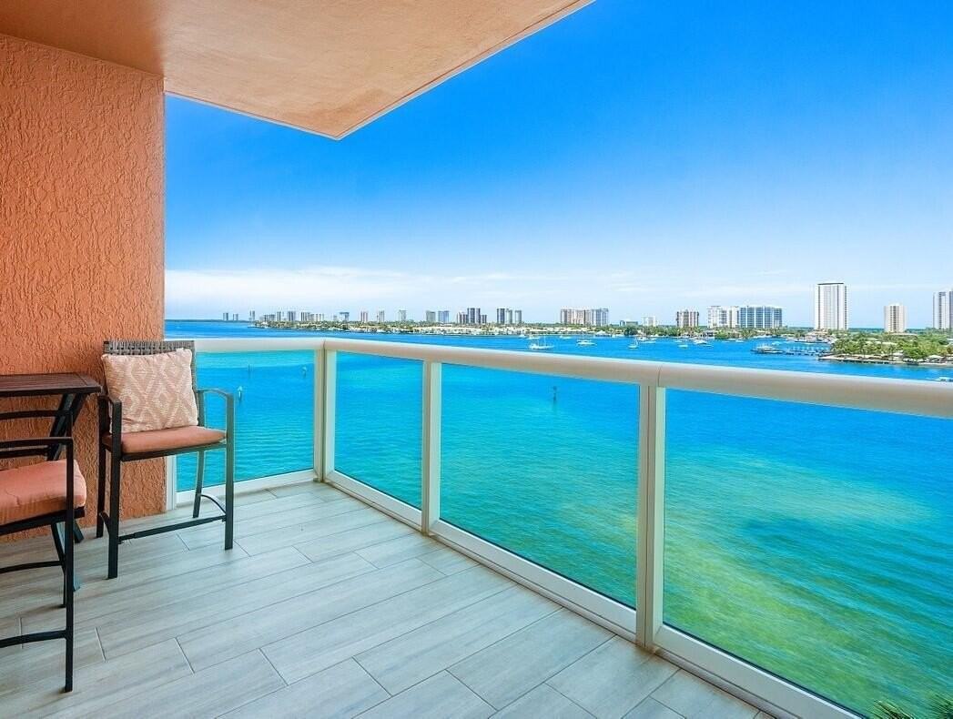 2640 Lake Shore Dr Unit 711 - Photo 5 of 50