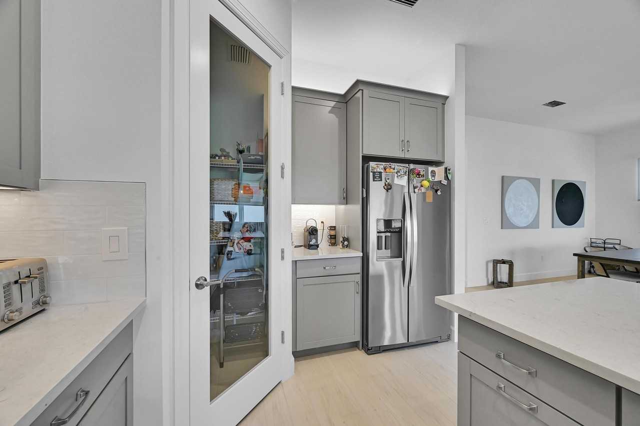 14185 Sw Daphne St - Photo 6 of 45