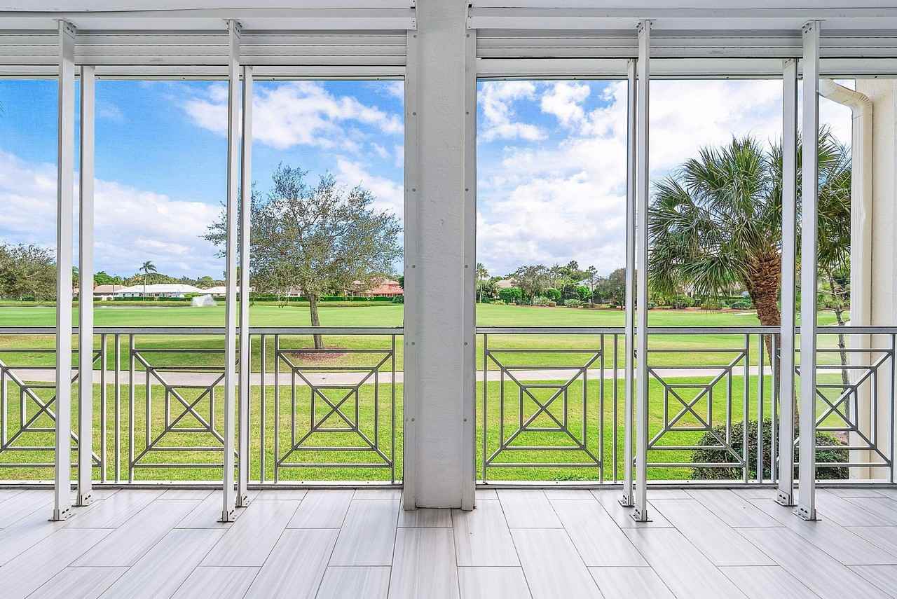 114 Palm Point Cir Apt C - Photo 2 of 50