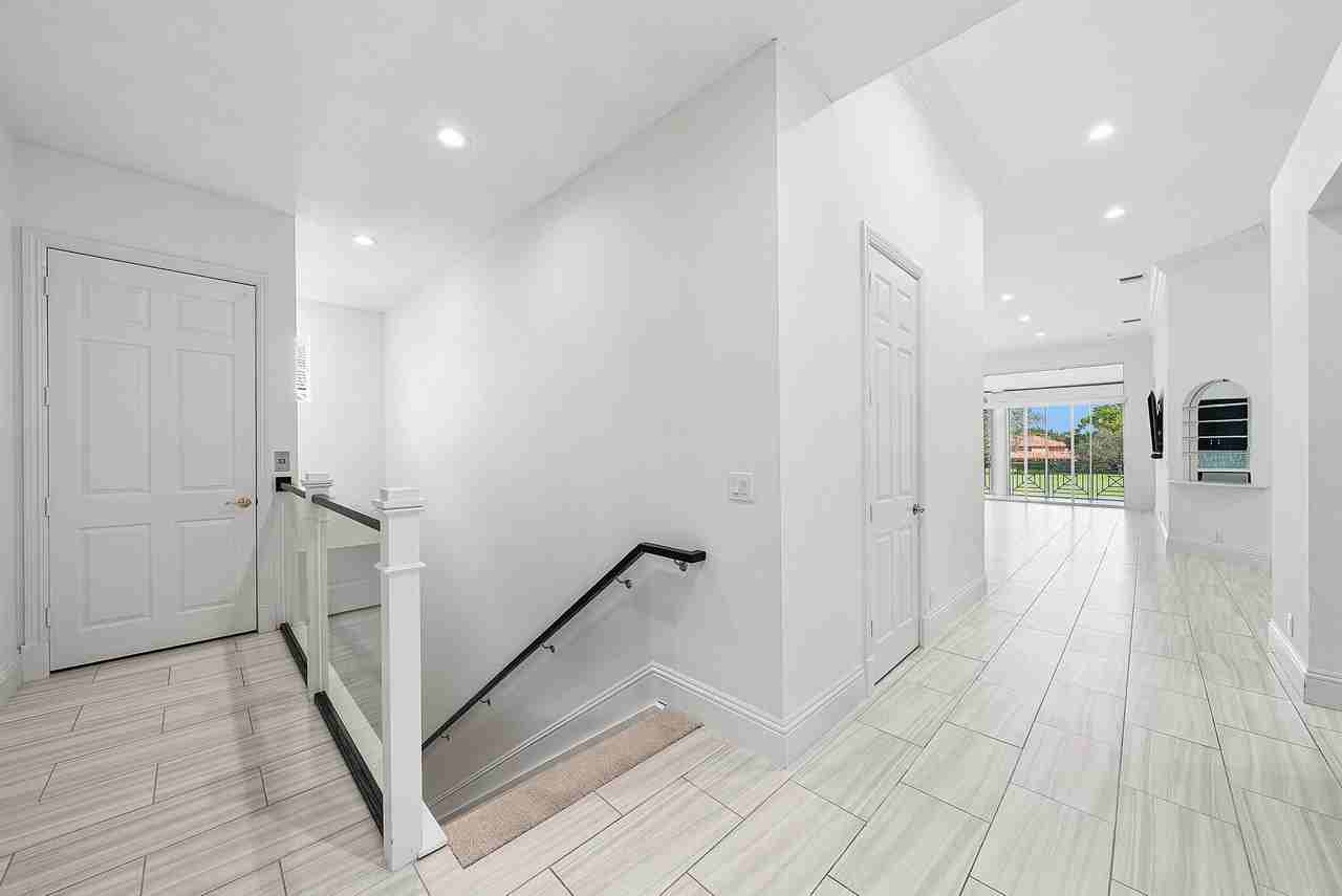 114 Palm Point Cir Apt C - Photo 7 of 50