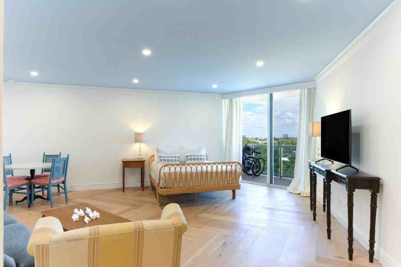 2800 N Flagler Dr Apt 913 - Photo 2 of 12