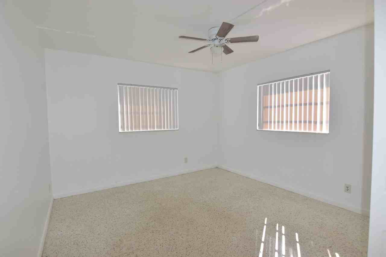 2472 Ne 5th Ave #2472 - Photo 5 of 15