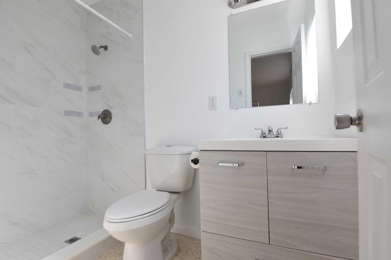 2472 Ne 5th Ave #2472 - Photo 7 of 15