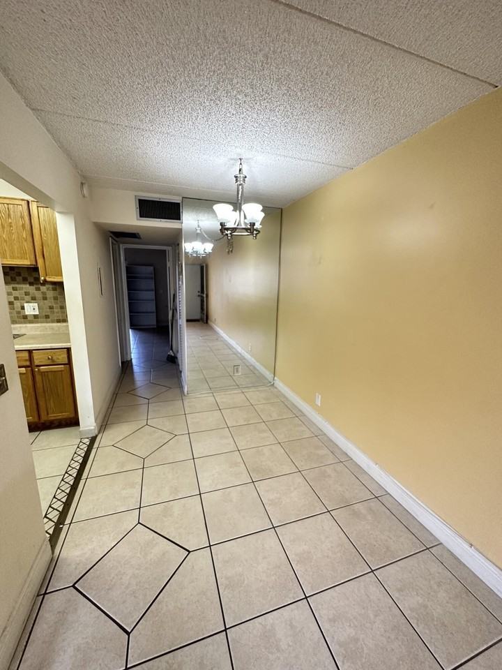 600 Village Green Ct Apt 203 - Photo 7 of 33