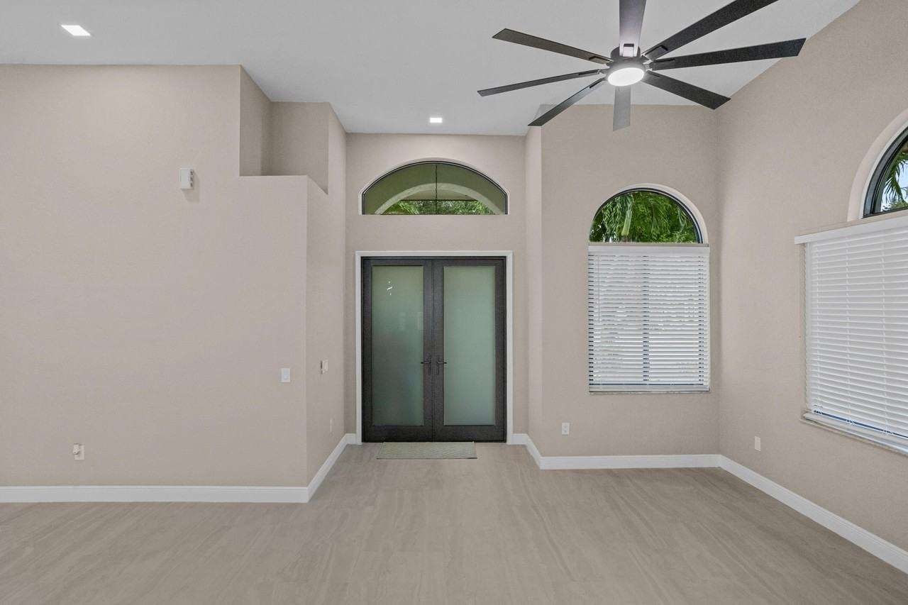 8985 Nw 45th Ct - Photo 5 of 33