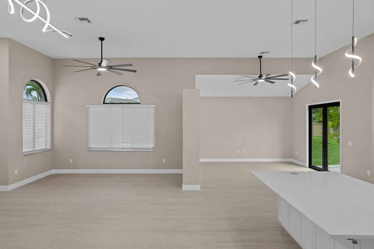 8985 Nw 45th Ct - Photo 6 of 33