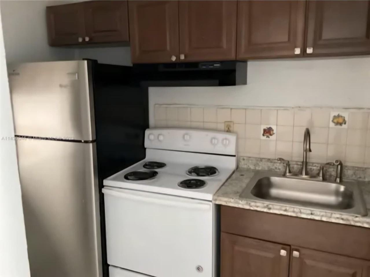 701 Ne 8th St Apt 4 - Photo 5 of 5