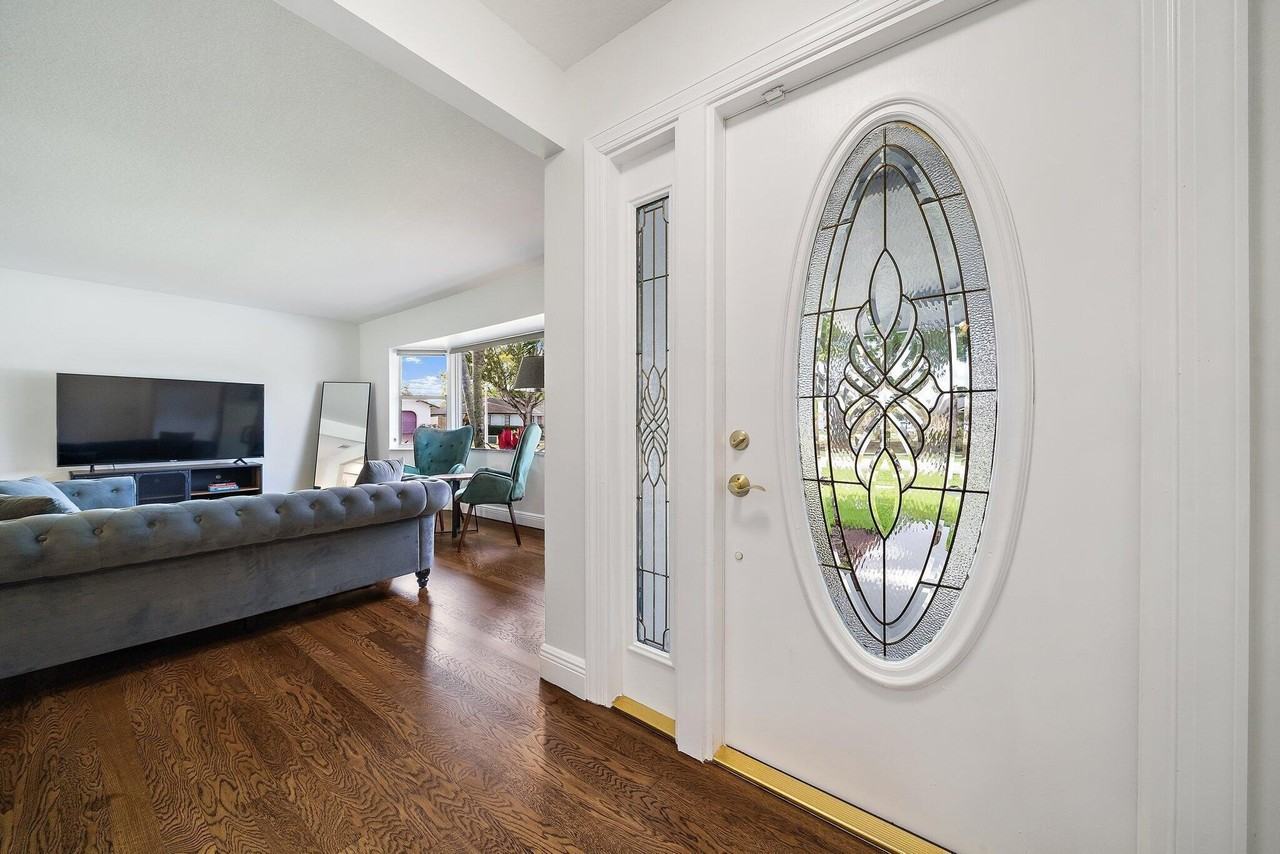 1342 Essex Dr - Photo 3 of 50