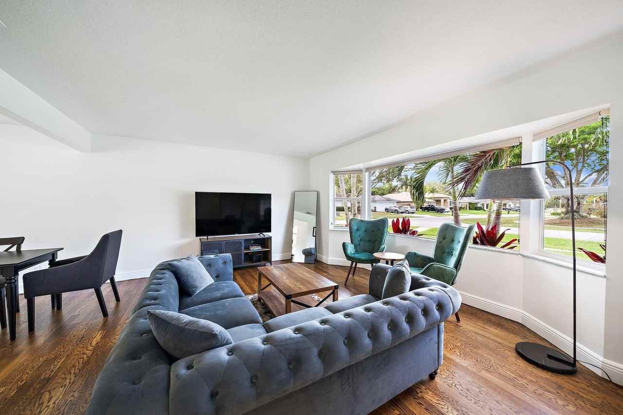 1342 Essex Dr - Photo 6 of 50