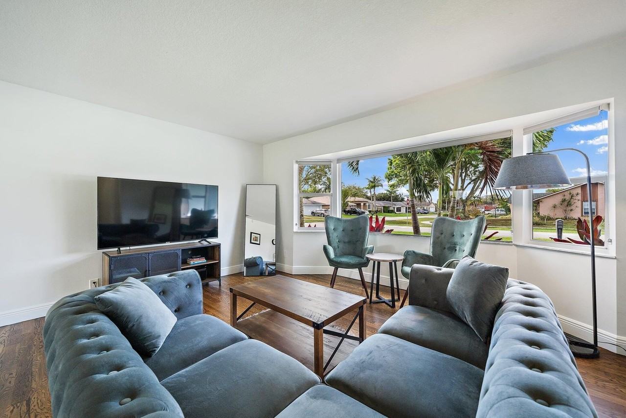 1342 Essex Dr - Photo 7 of 50