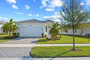 featured image of 4823 Saint Armands Way
