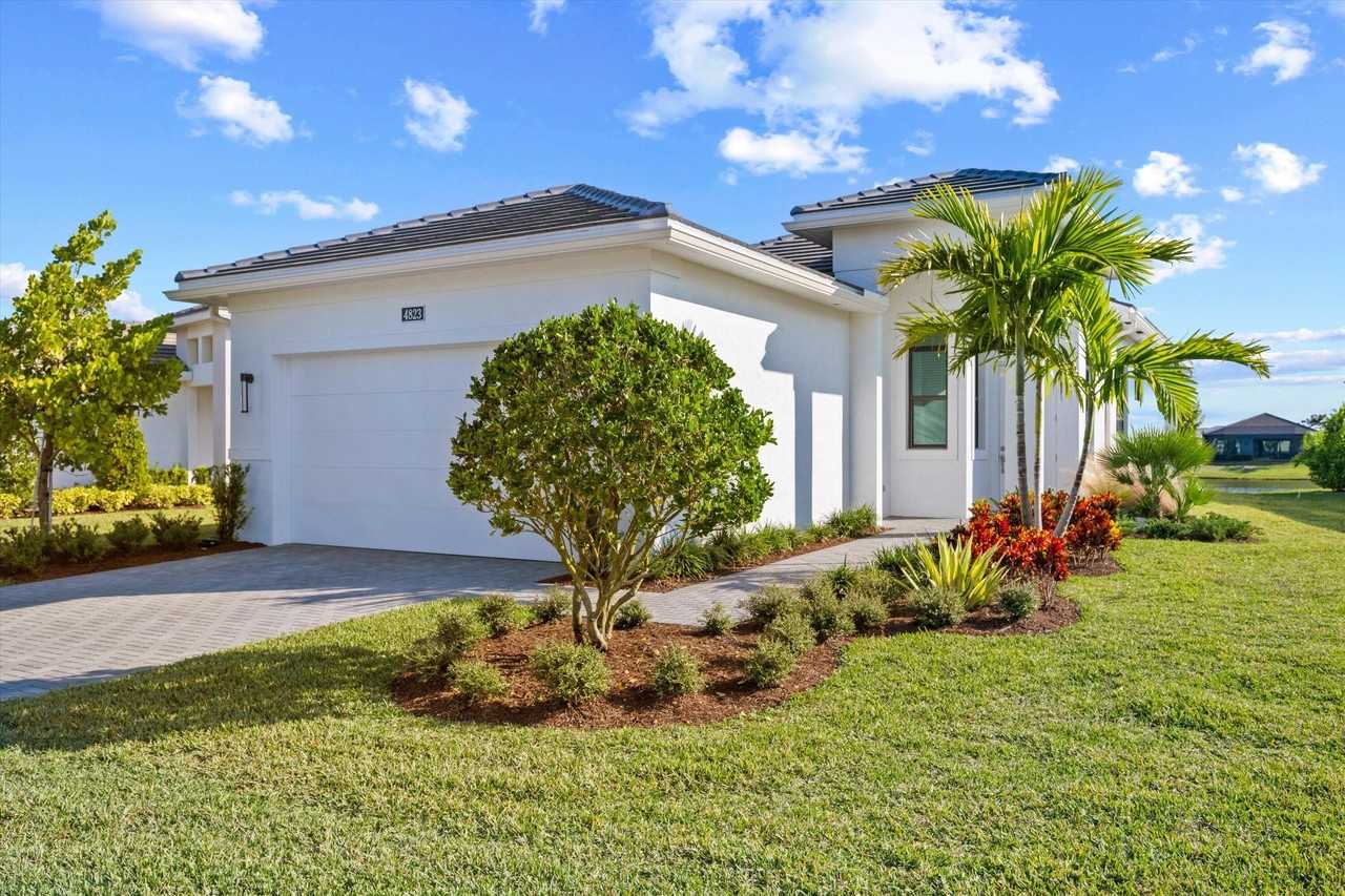 4823 Saint Armands Way - Photo 2 of 47