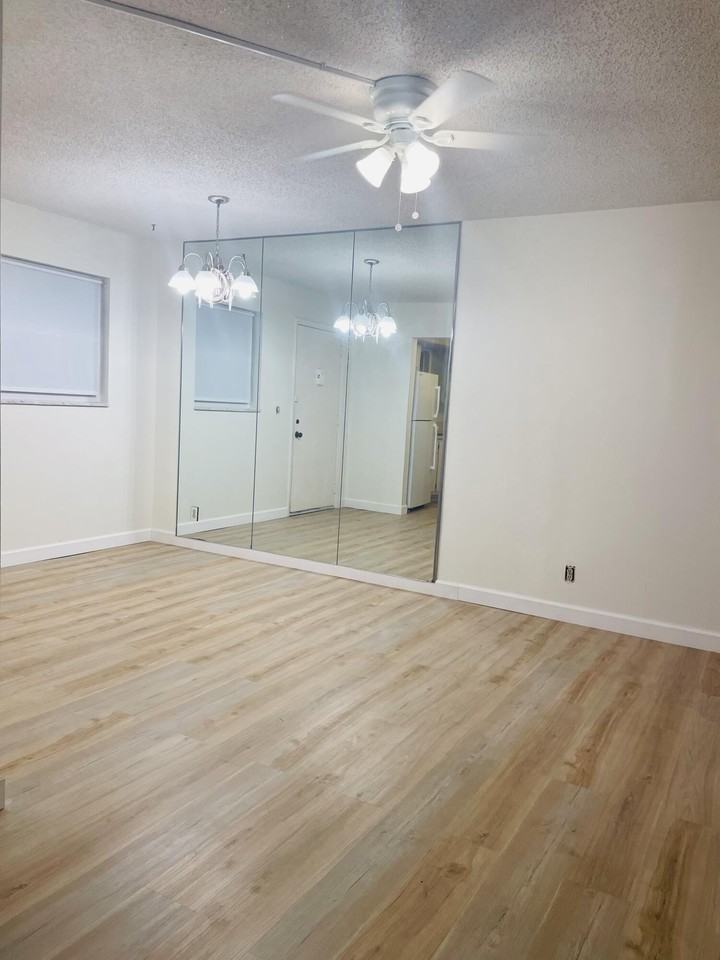 725 Lori Dr Apt 412 - Photo 2 of 10