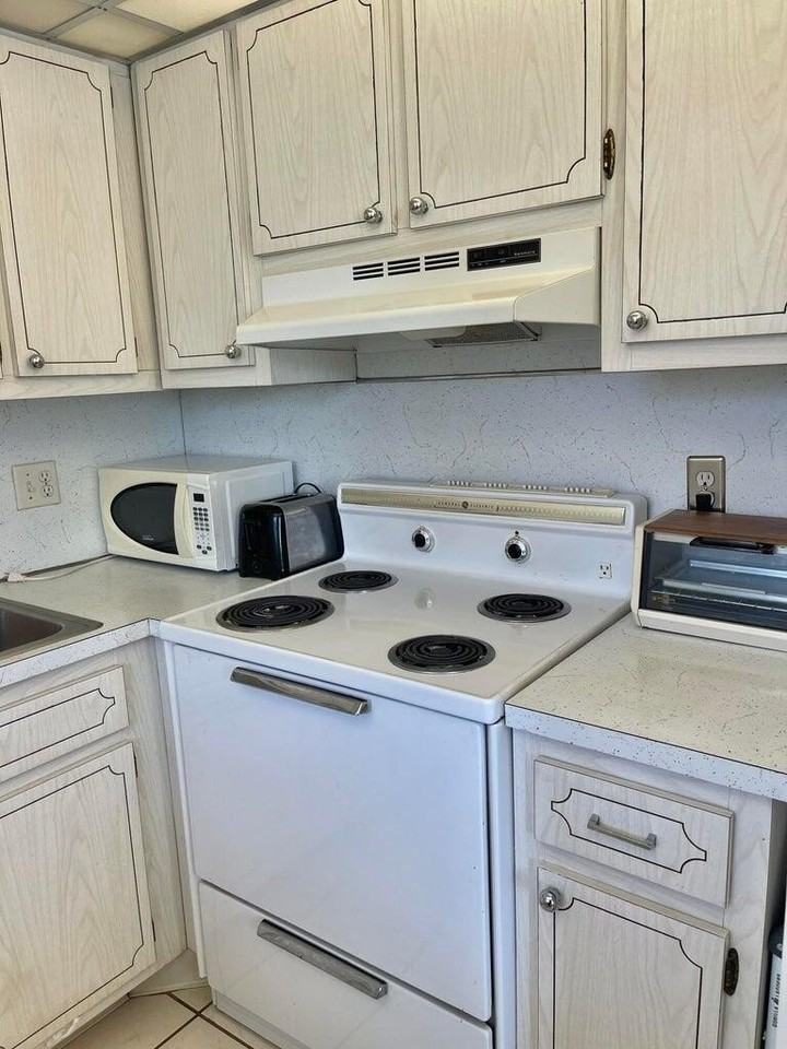 2840 Lake Osborne Dr #205 - Photo 7 of 32