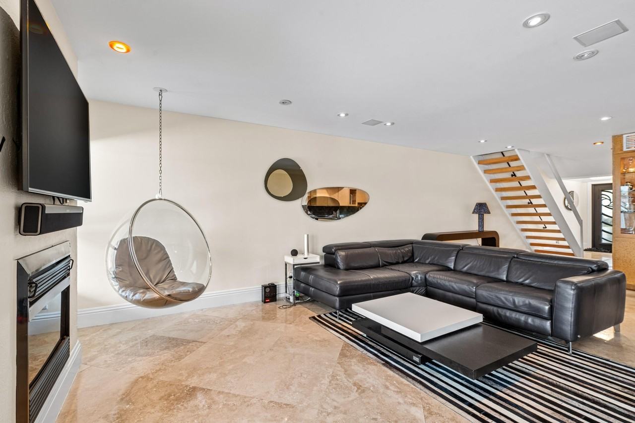 1005 Bel Air Dr - Photo 5 of 45