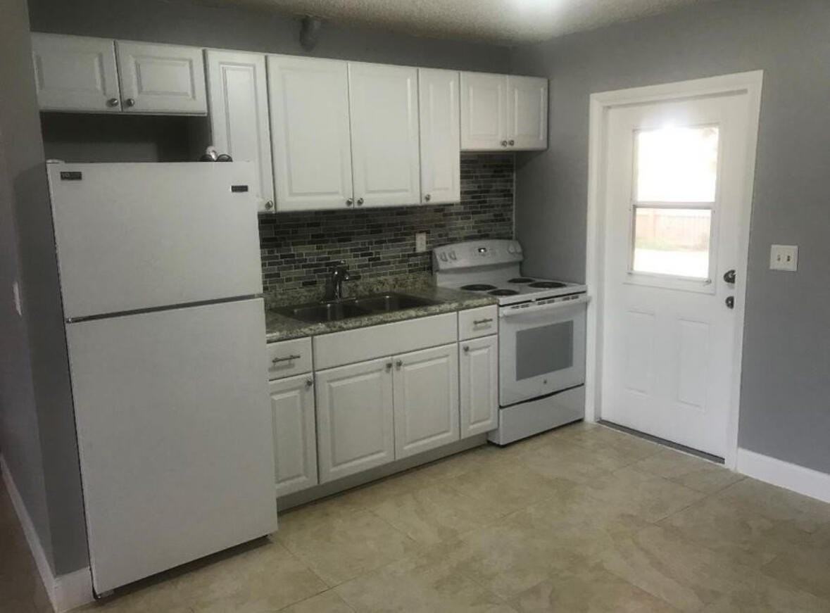 3556 William St - Photo 2 of 11