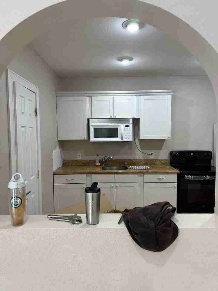 272 Sw 1st St Apt B - Photo 4 of 17