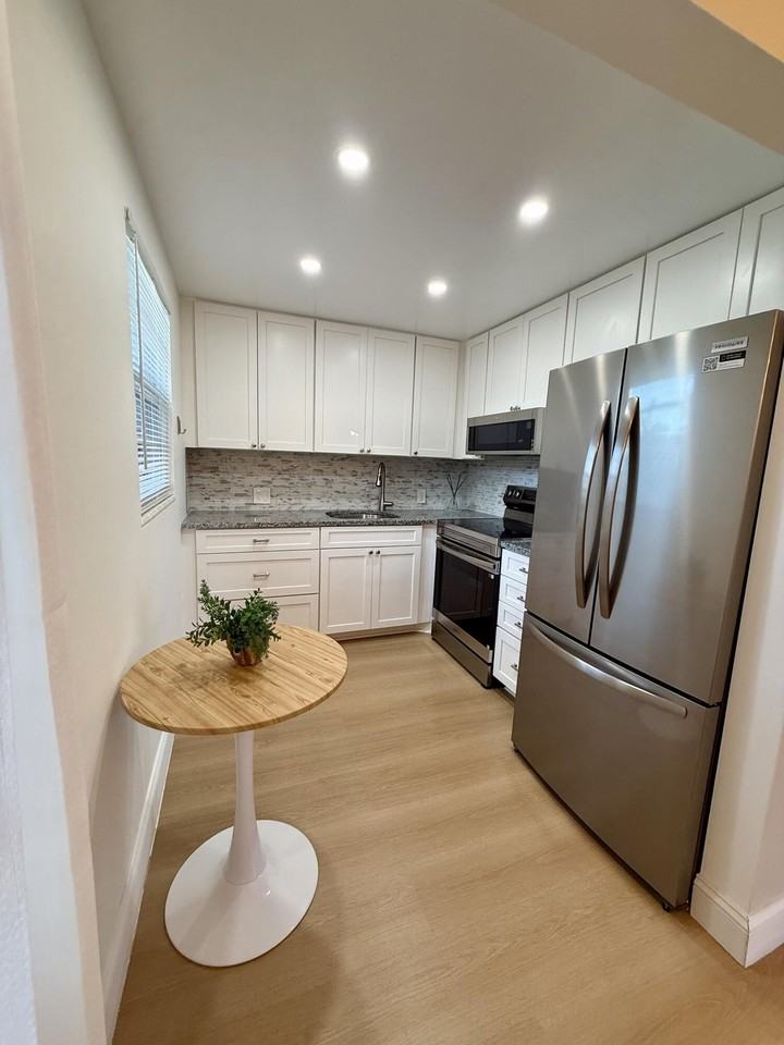 402 Brighton J - Photo 4 of 35