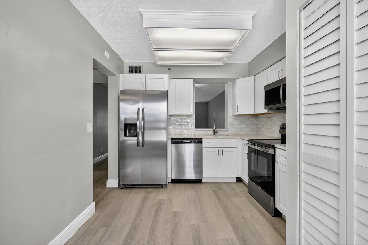 14527 Bonaire Blvd Apt 309 - Photo 3 of 20