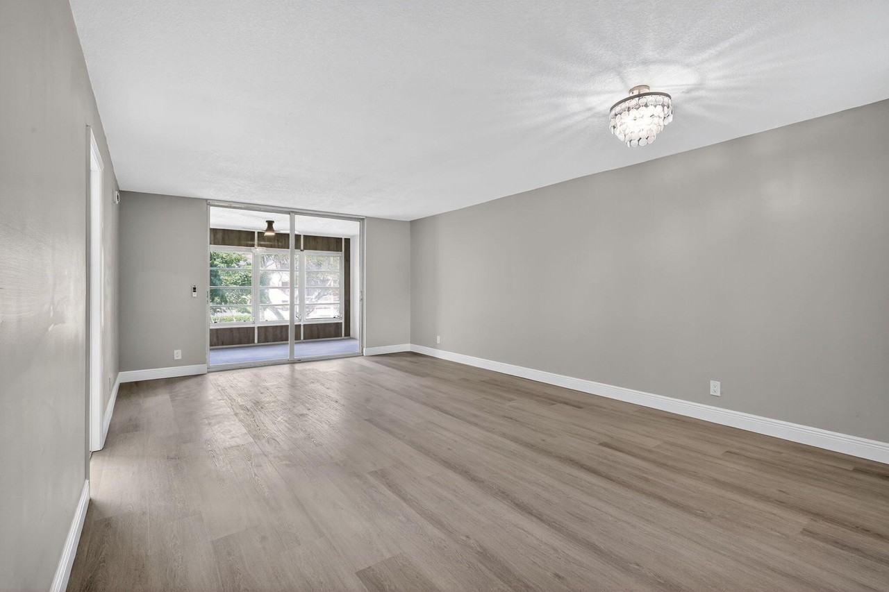 14527 Bonaire Blvd Apt 309 - Photo 4 of 20