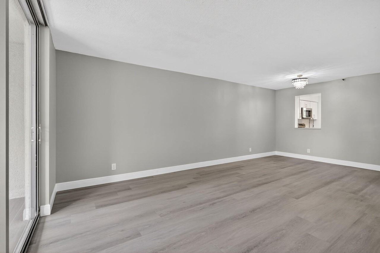 14527 Bonaire Blvd Apt 309 - Photo 5 of 20