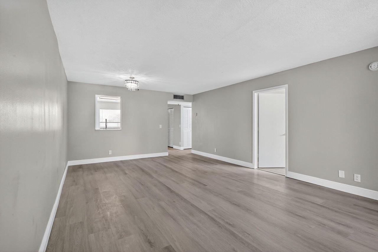 14527 Bonaire Blvd Apt 309 - Photo 6 of 20