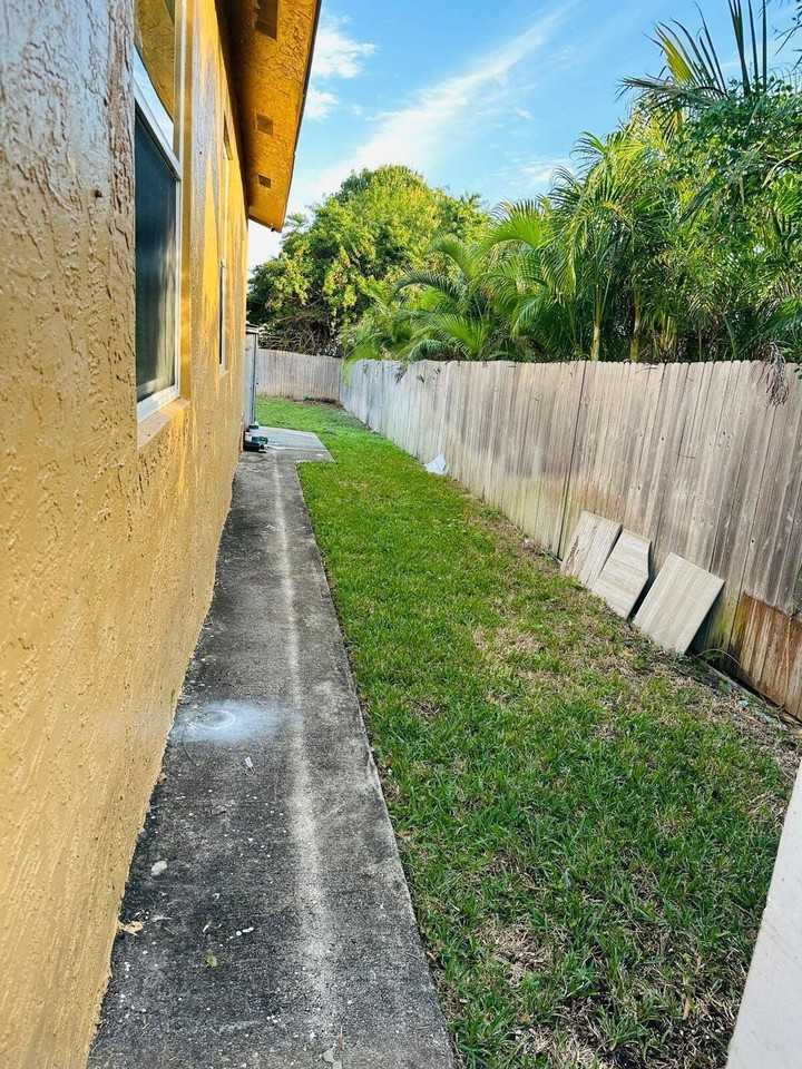 833 Briggs St - Photo 4 of 32