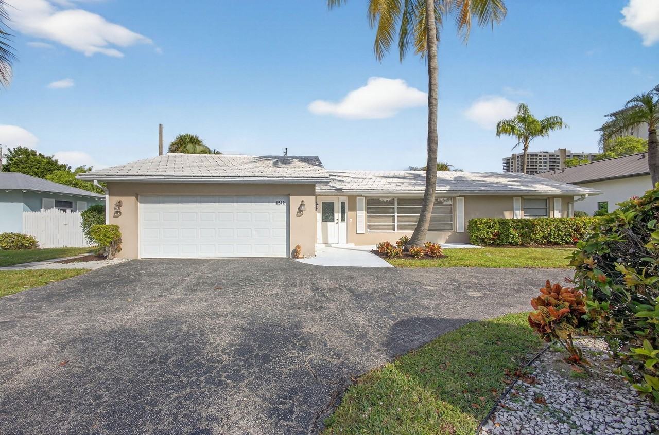 1242 N Harbor Dr - Photo 4 of 50